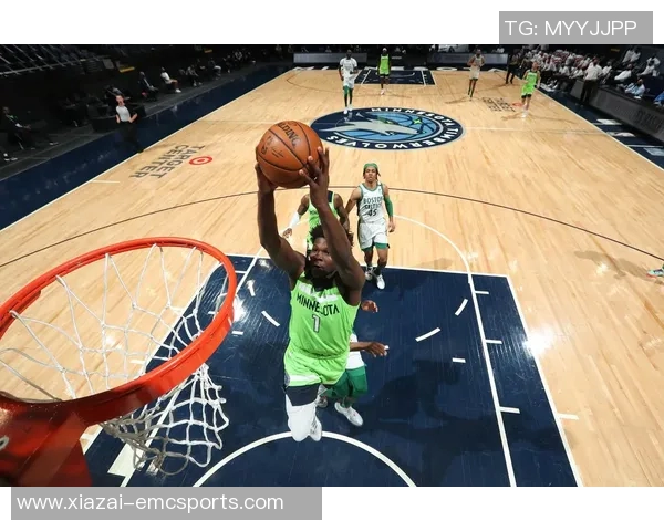 爱德华兹半场表现抢眼13投6中砍下并列最高16分助力球队奋勇争先